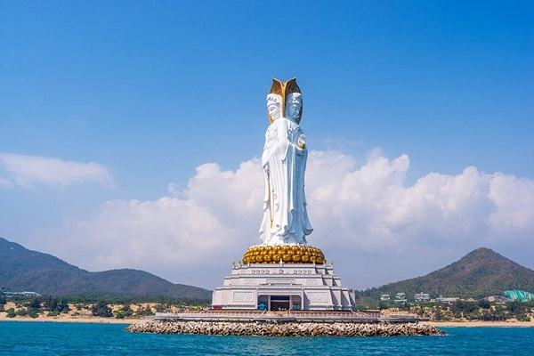 Avalokitesvara Bodhisattva 3-faced statue, China
