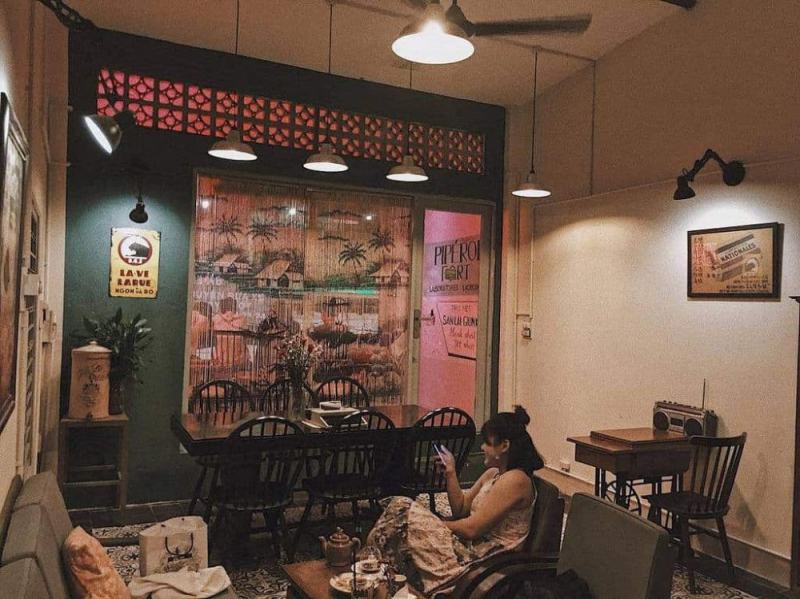 Cafe Saigon Retro
