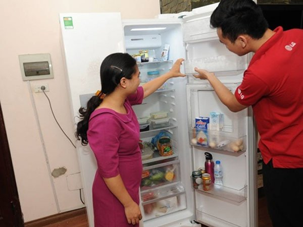 Refrigerator repair service at Tan Thanh Dat house