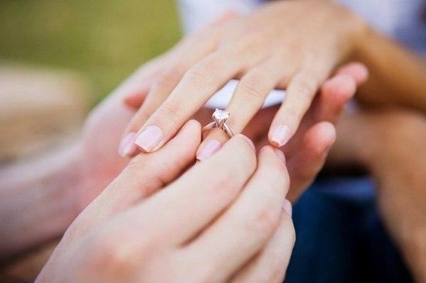 Giving engagement rings