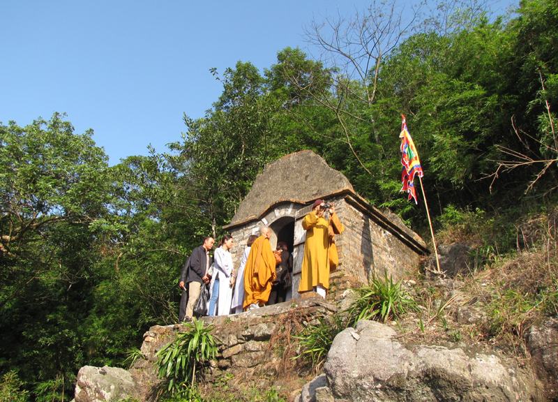 Ngoa Van Pagoda - Dong Trieu