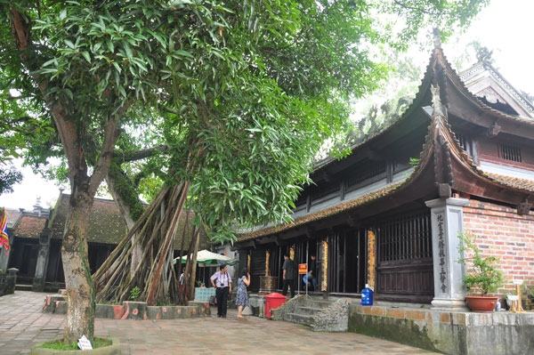 A corner of Cua Ong temple