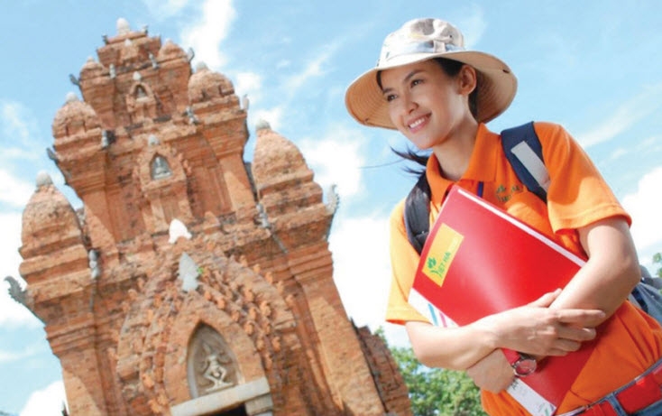 Tour guide is a profession that satisfies the travel interests of many young people