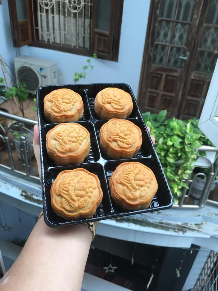 Lien Huong moon cake