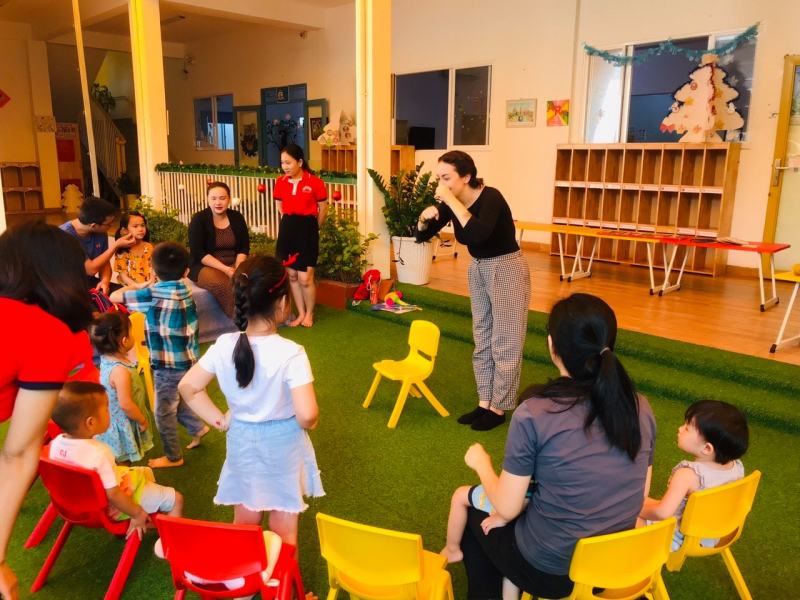 An English lesson at Kindy Garden Montessori Preschool