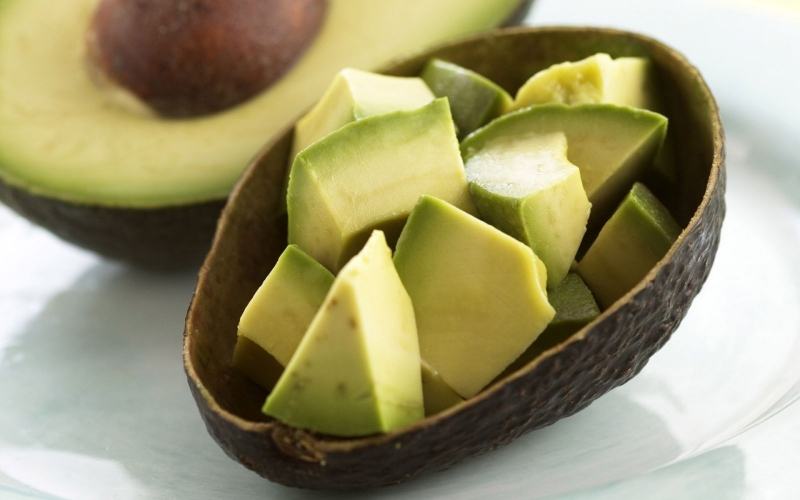 One avocado contains 4% vitamin E.
