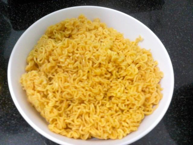 Use boiling water to rinse the noodles