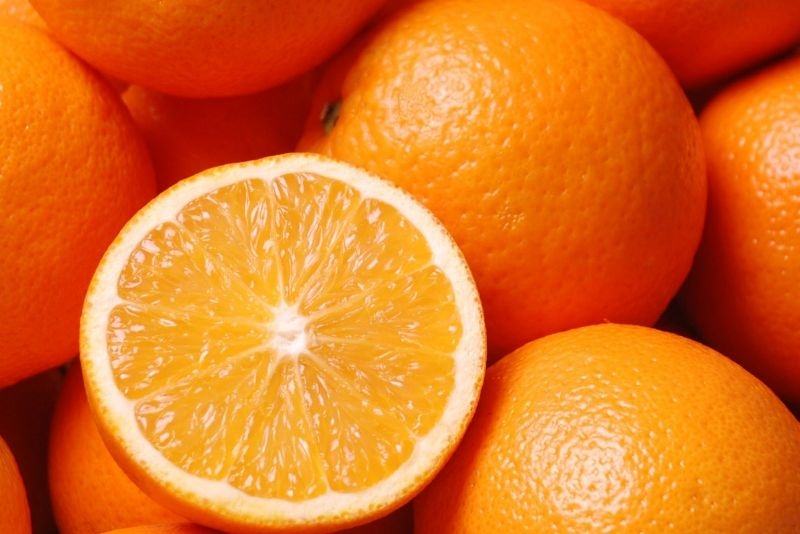Juicy oranges often have berry skins.