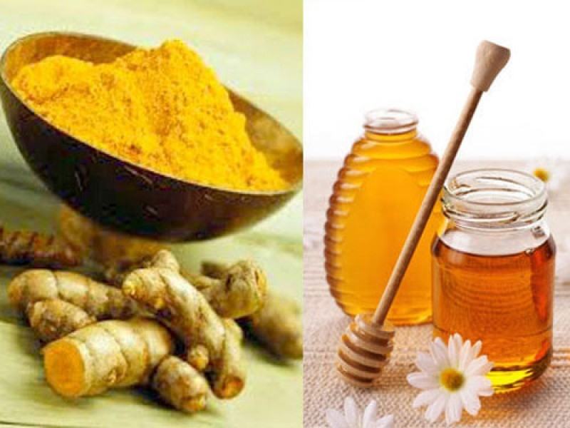 Turmeric and honey kill bacteria and prevent acne for the skin