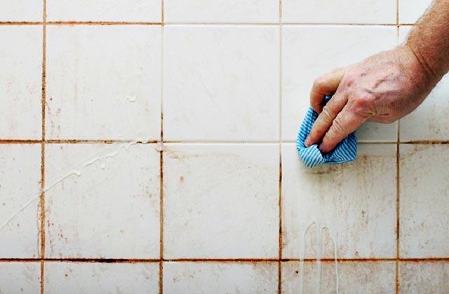 How to clean tiled walls