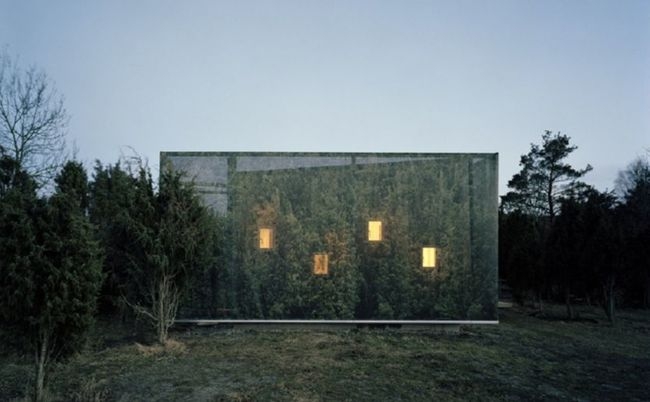 The house gradually sinks into the night with grass and trees