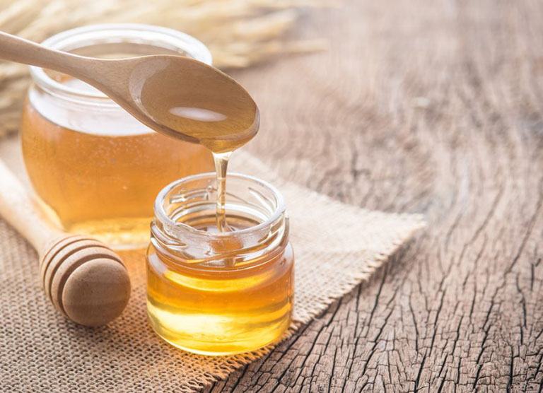 Honey and vinegar, how to dye hair naturally
