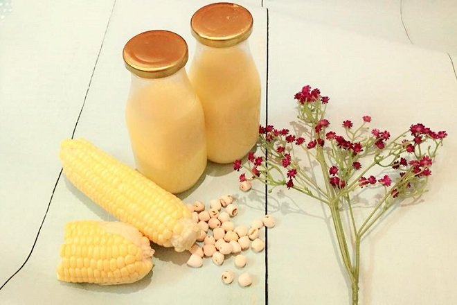 Corn milk with lotus seeds