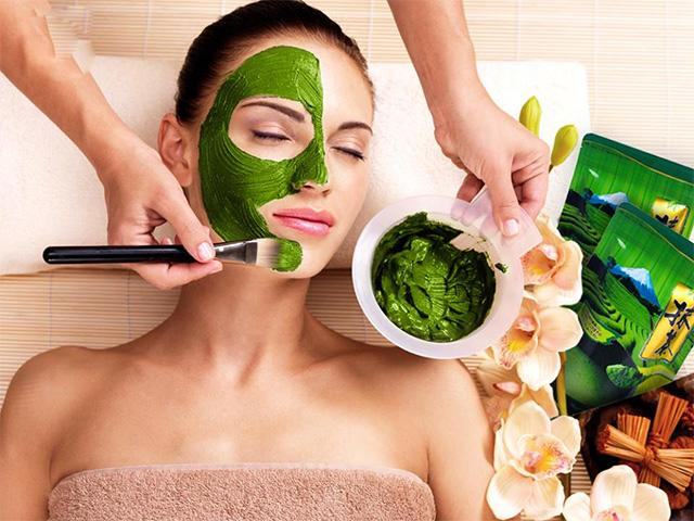 Green tea cream helps detoxify and cleanse the skin