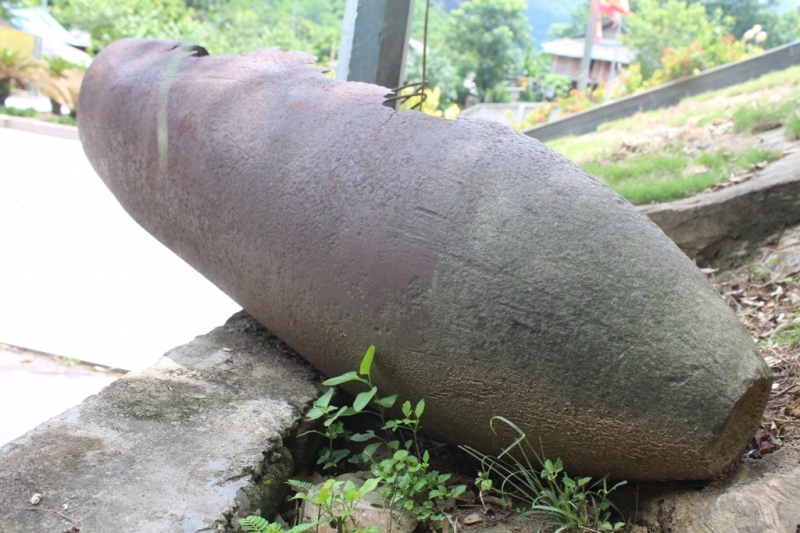 One of the French bombs dropped on Sai village