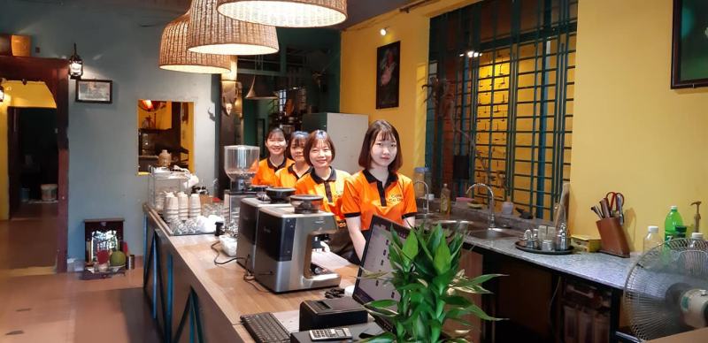 The restaurant has a staff of enthusiastic, fast, ready to serve customers.