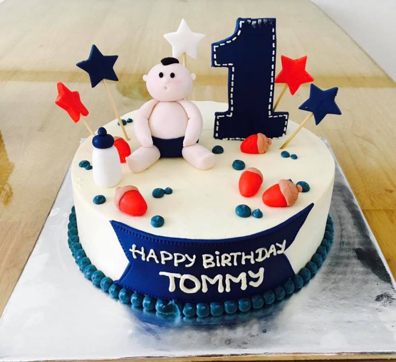 Bloom cakes' birthday cakes are decorated very luxuriously