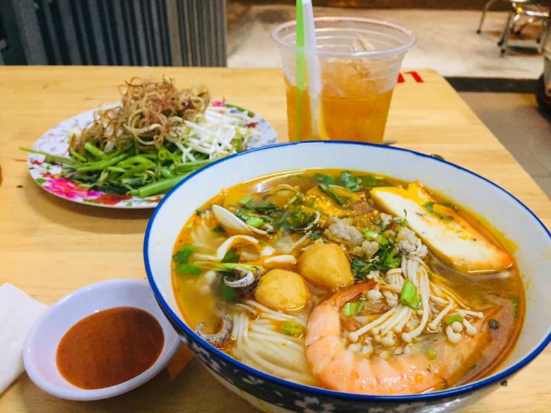 Thai noodle soup Ut Trinh