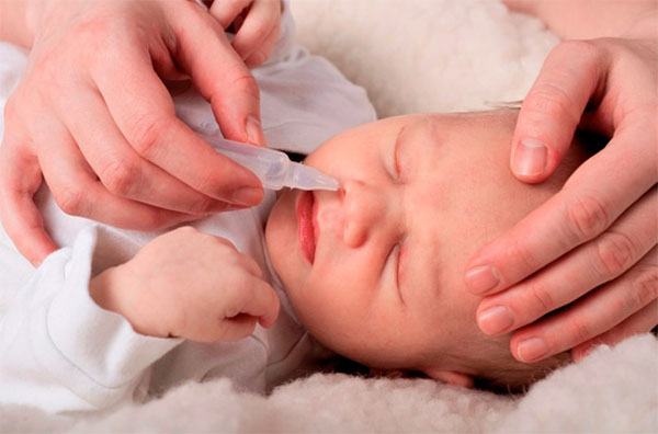 Physiological saline eye drops for babies