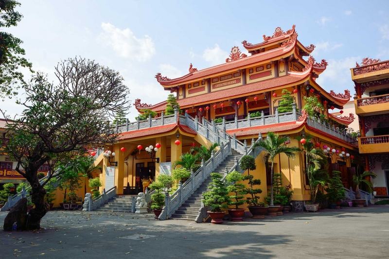 Pho Quang Pagoda is a place of fairyland, birds chirping in the middle of the city