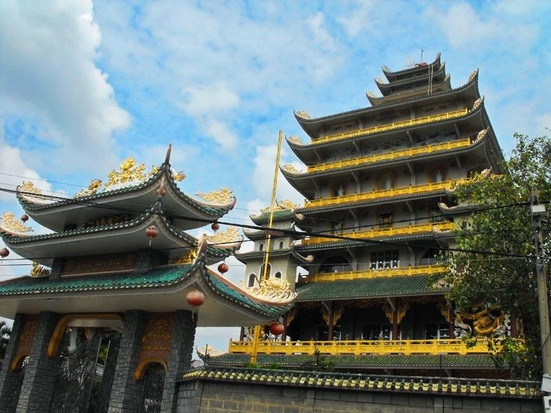 Van Duc Pagoda is the temple with the highest main hall today