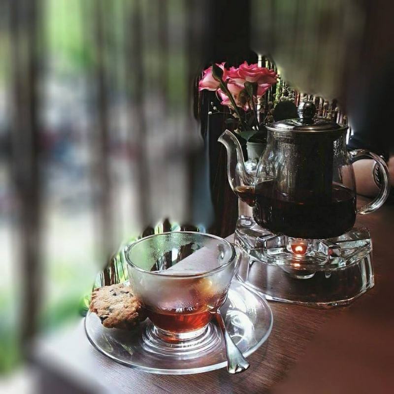 sparkling tea set at Kaffeine