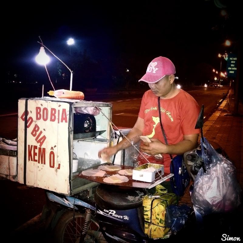 Image of a silent ice cream seller