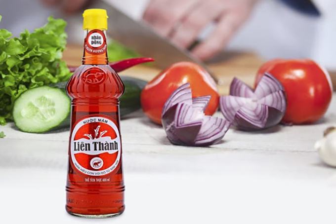 Lien Thanh fish sauce is produced by marinating anchovies with salt at the rate of about 3 kg of fish/1 kg of salt
