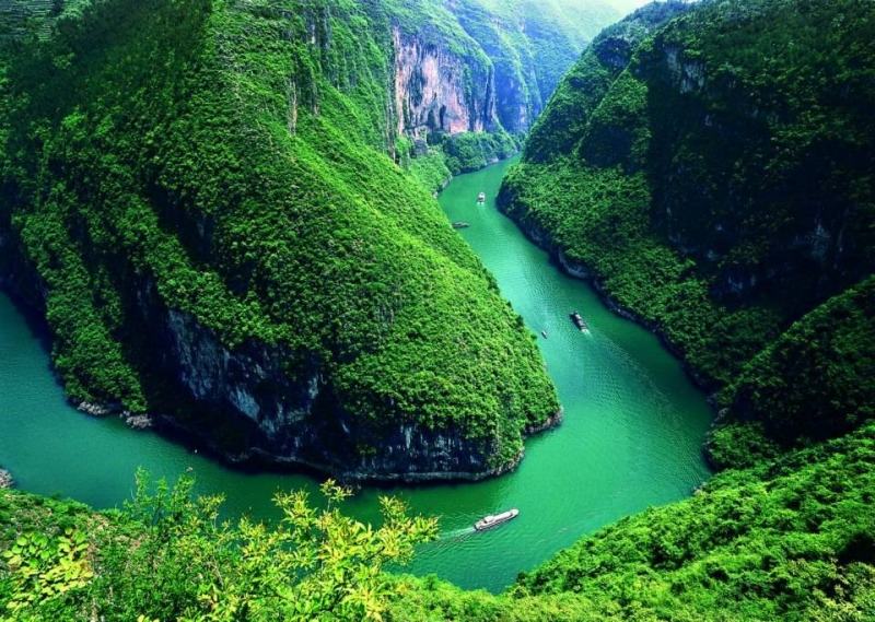 The Yangtze River zigzags with mountains