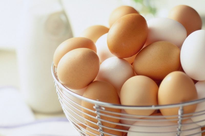 Eggs are a food that contains a lot of protein and nutrients that are beneficial for nourishing the baby's brain.