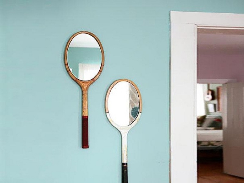 Artistic mirror from a broken racket