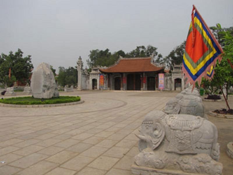 Temple area of ​​Hai Ba Trung