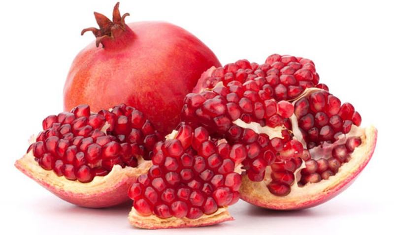 Pomegranate is very good for health, but avoid combining with seafood