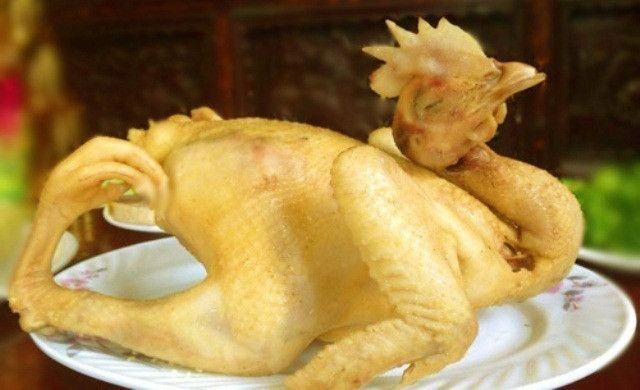 Boiled chicken becomes eye-catching golden with new cooking tips