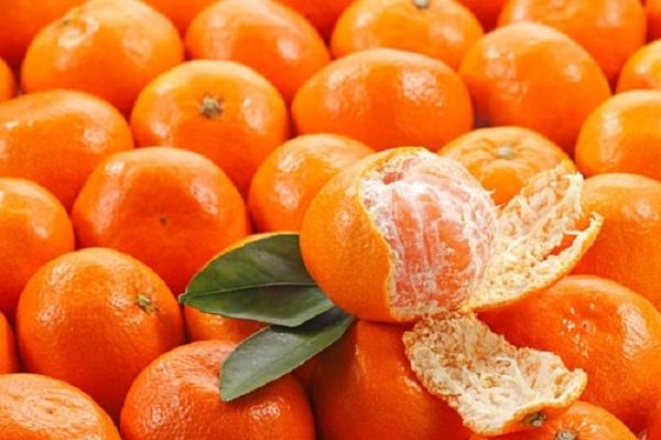 Tangerine peel eliminates the smell of the refrigerator