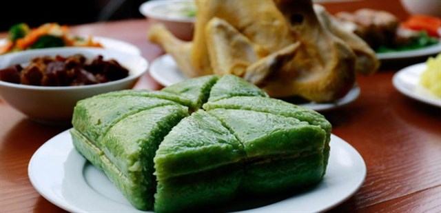 Eye-catching green color of banh chung leaves