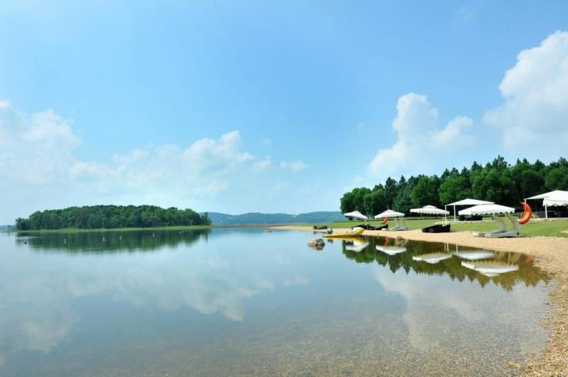 Beautiful and poetic Dai Lai lake