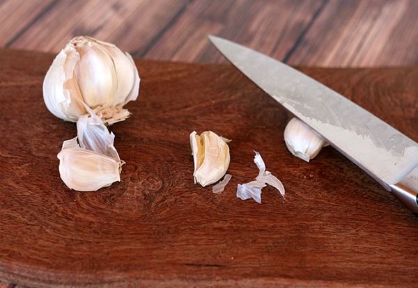 Tips to peel garlic very quickly