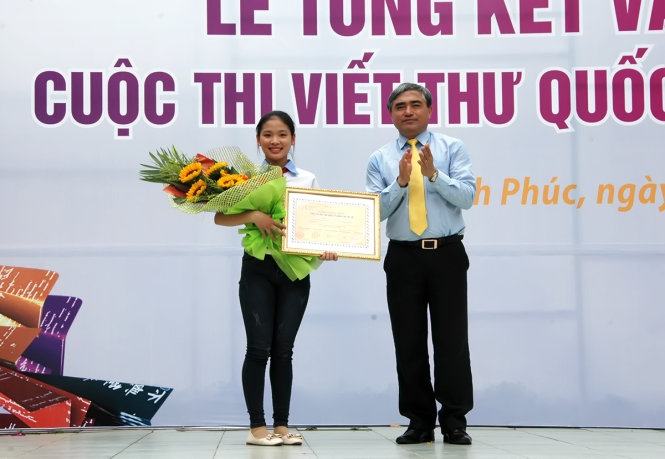 Nguyen Thi Thu Trang at the 45th UPU International Letter Writing Competition Award Ceremony