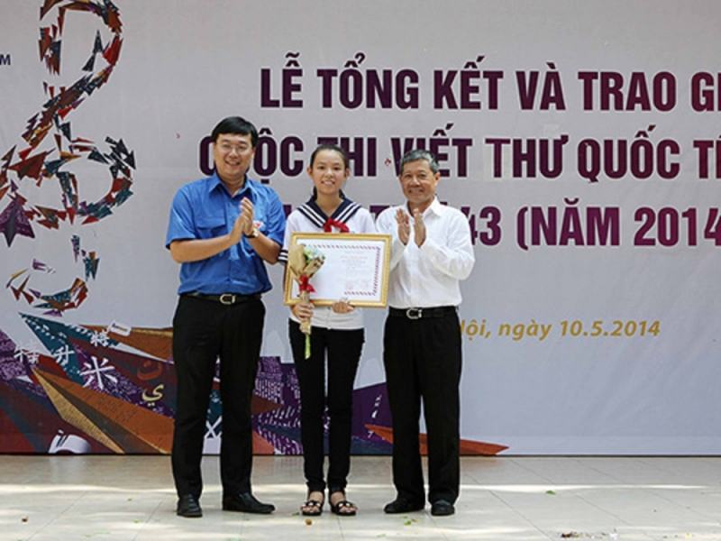 Phuong Thao at the 43rd UPU International Letter Writing Competition Award Ceremony