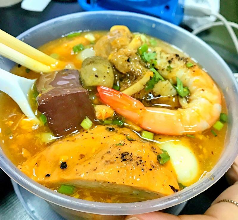 Ngoc Trinh crab soup cake