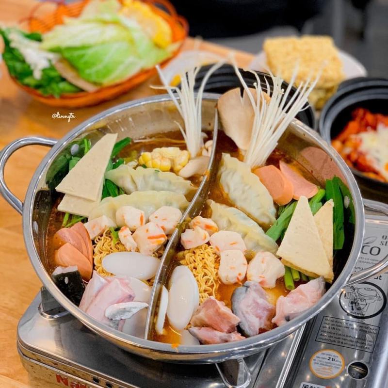 Very delicious kimchi hot pot with dumpling