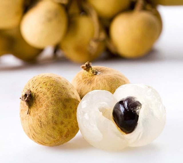 Golden rice canoe longan grown from seeds is very suitable for sandy soil, thick pulp, yellow color, drained, crispy, very sweet, popular in the market.