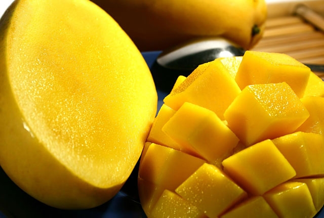 When ripe, the flesh is bright yellow, the meat structure is firm, smooth and low in fiber, delicious and fragrant
