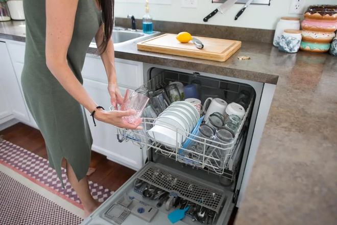 Dishwashers bring convenience to housewives