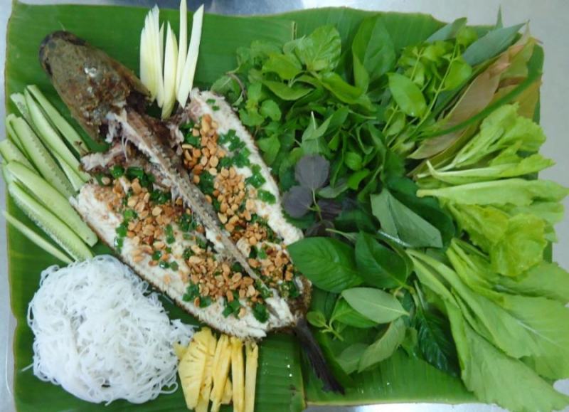 Steamed snakehead fish with lemongrass