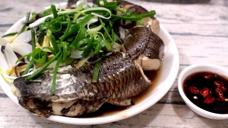 Steamed snakehead fish with lemongrass