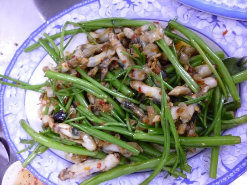 Stir-fried nail snail with water spinach