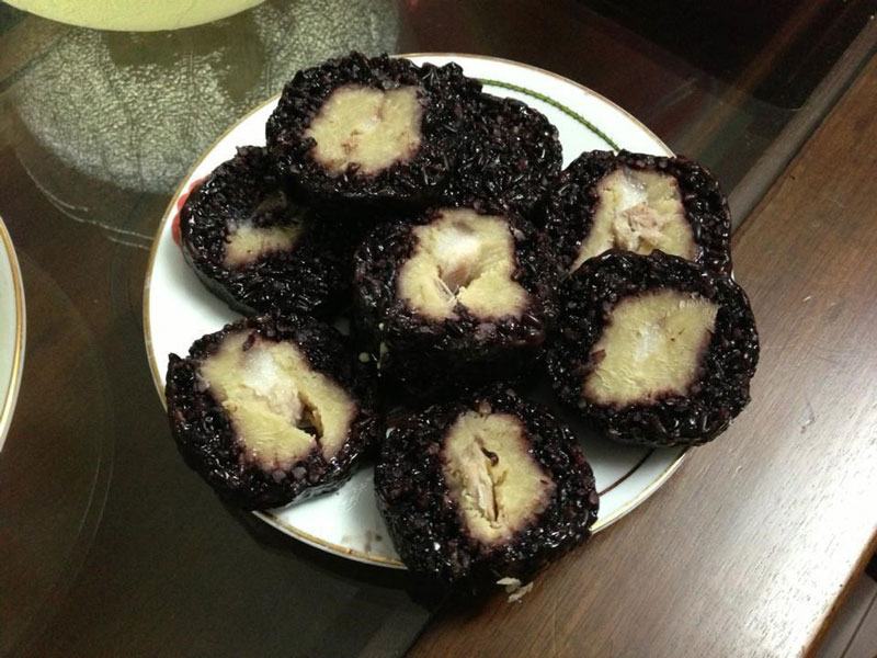Black rice cake