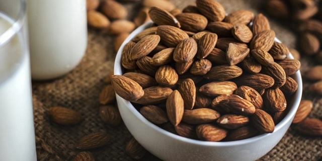 Almonds contain many nutrients that are good for the heart